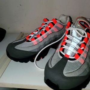Nike Air Max 95 OG's Solar red